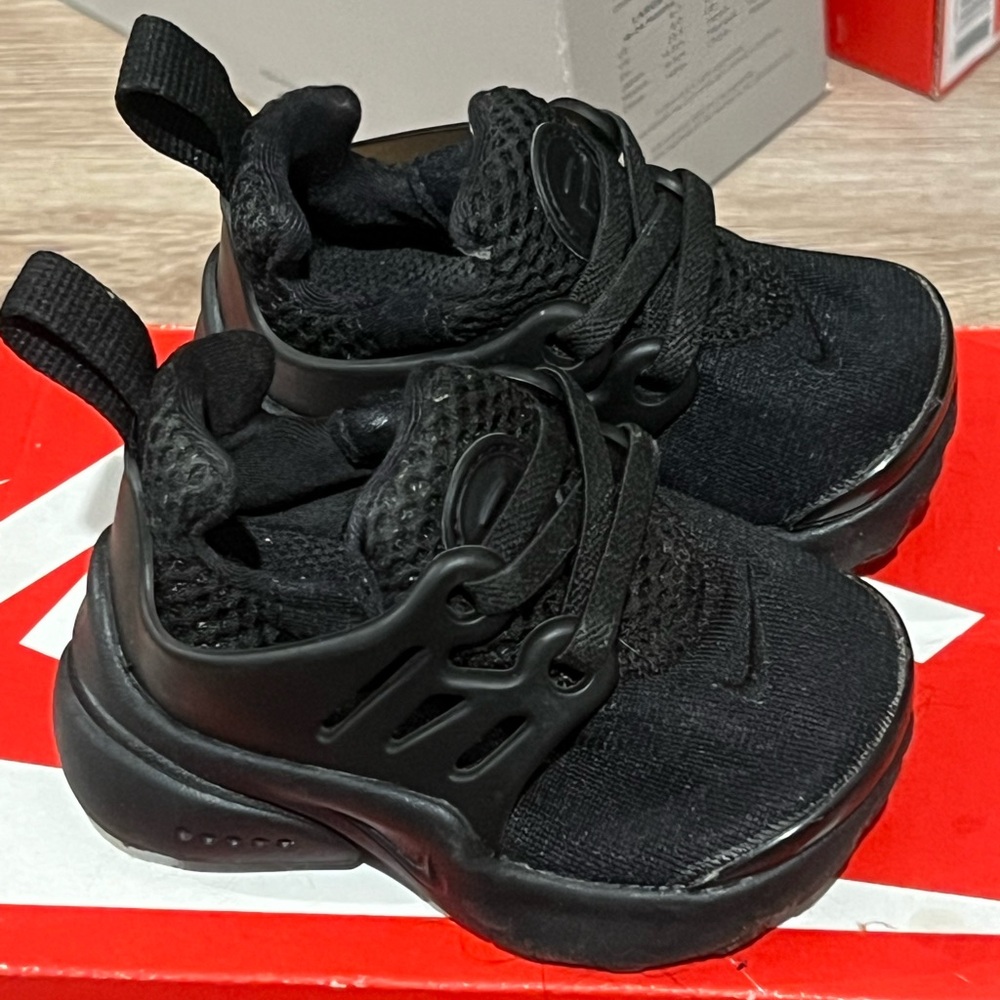 Baby toddler Nike prestos
